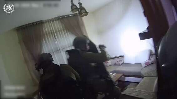 מסתערבי משמר הגבול עוצרים 2 מחבלים // צילום: דוברות המשטרה